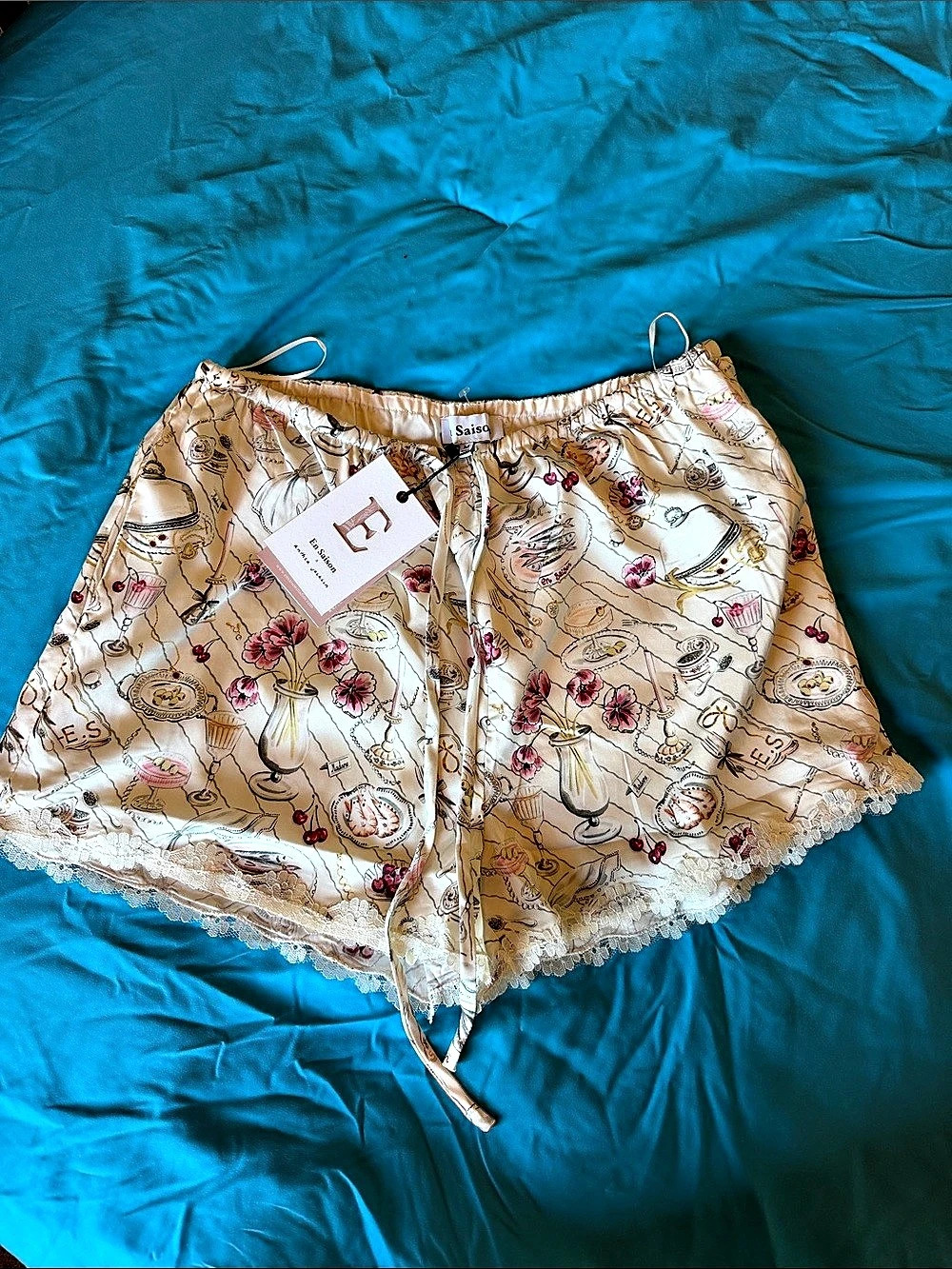 En Saison Floral satin w Lace Trim lounge/casual Sleep Shorts Size Medium NWT